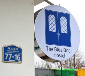 Отель Blue Door Hostel Guesthouse  Сокчхо